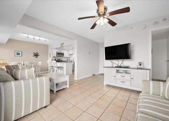 Beautiful 1 Bedroom In 9400 Building With Side Ocean Views! *
