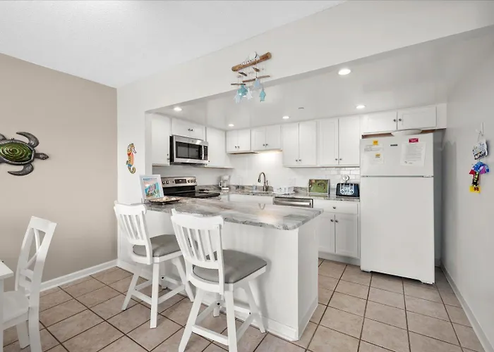Beautiful 1 Bedroom In 9400 Building With Side Ocean Views! Ferienhaus