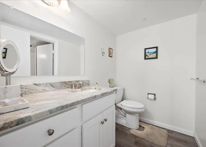 Beautiful 1 Bedroom In 9400 Building With Side Ocean Views! Ferienhaus *