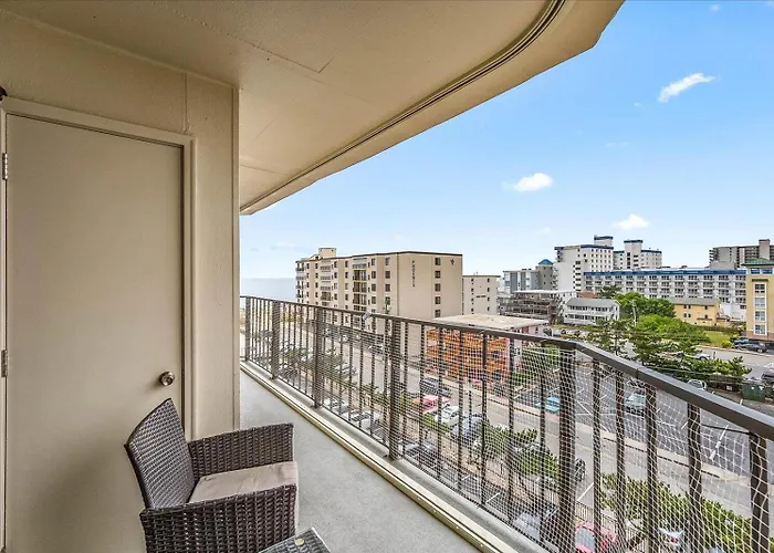 Beautiful 1 Bedroom In 9400 Building With Side Ocean Views! Ferienhaus *
