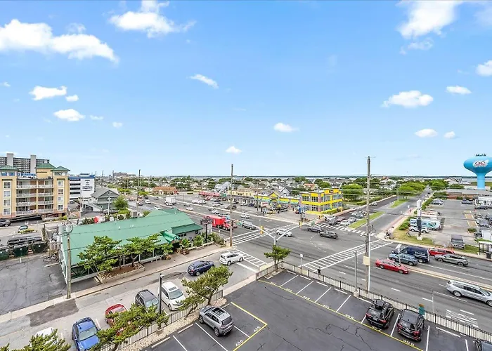 Beautiful 1 Bedroom In 9400 Building With Side Ocean Views! * Ocean Stadt
