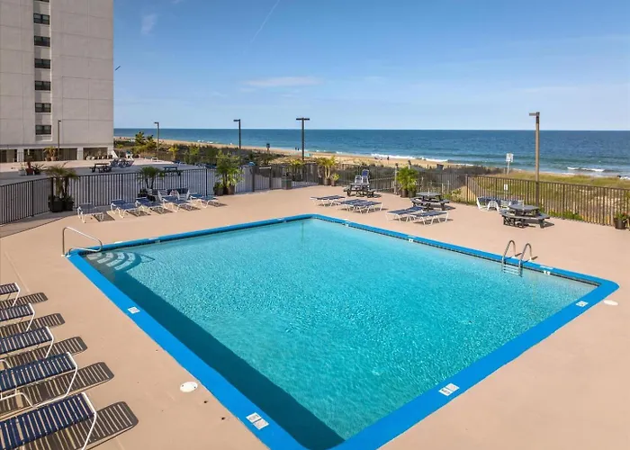 Beautiful 1 Bedroom In 9400 Building With Side Ocean Views!