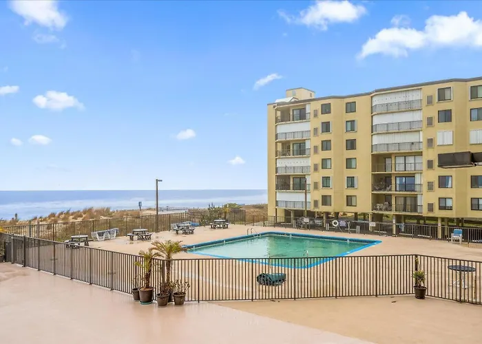 Ferienhaus Beautiful 1 Bedroom In 9400 Building With Side Ocean Views! *